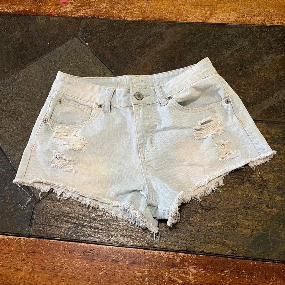 Rue21 Womens Light Wash Distressed High Waisted Denim Shorts Size 7/8 Frayed Hem